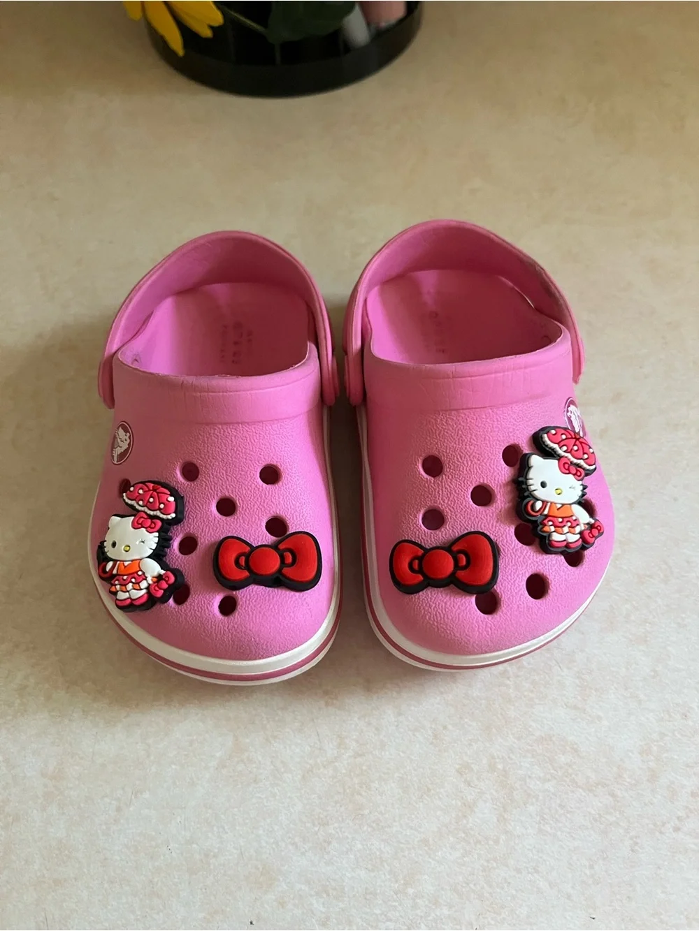 CROCS Kids Pink Clog with Charms Size 4C - Picture 2 of 6